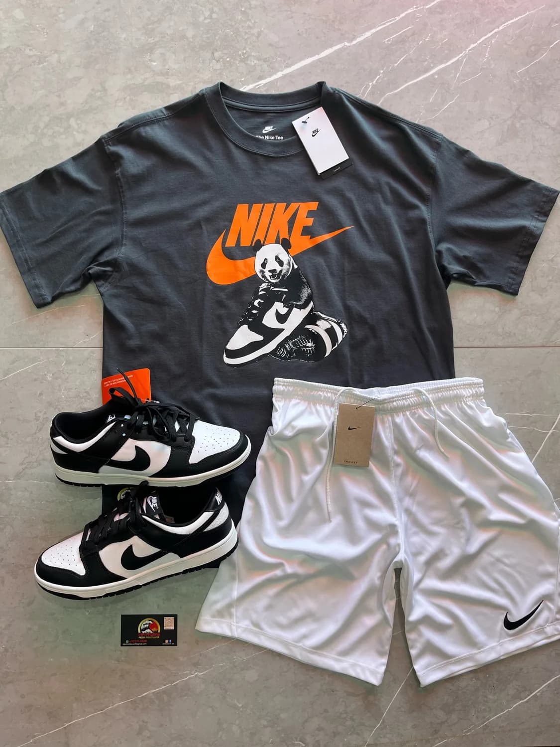 Kit Nike: camiseta cinza e short branco