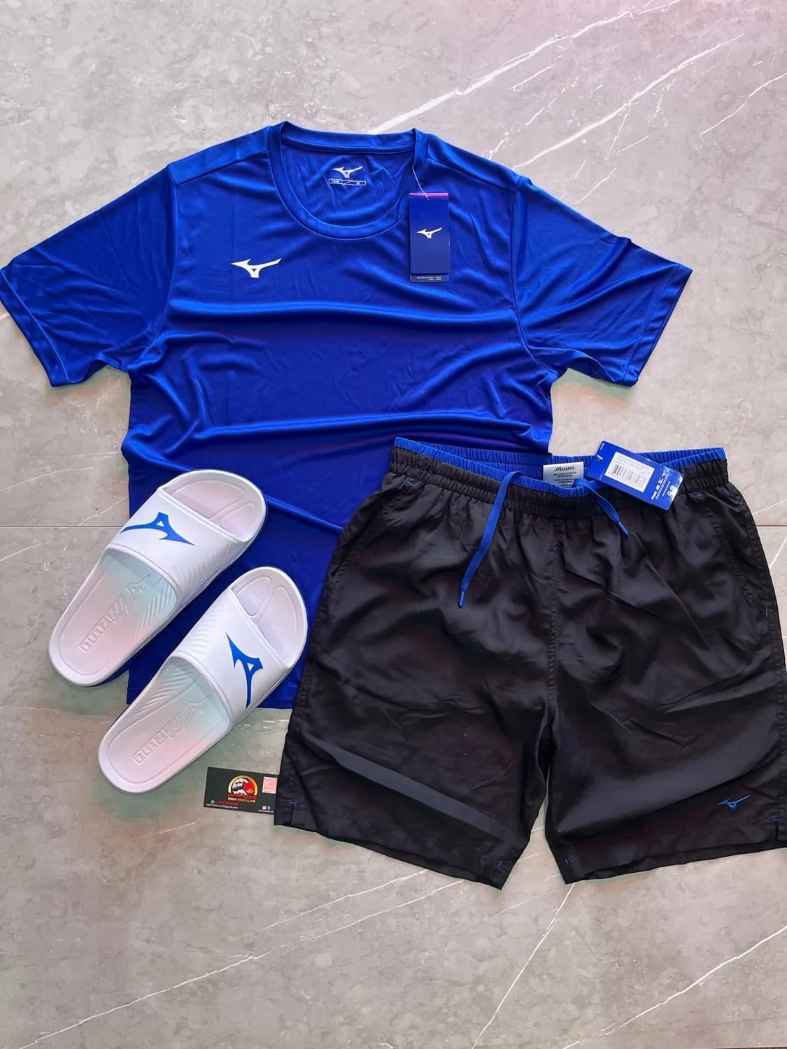 Kit Mizuno: camiseta azul e short preto
