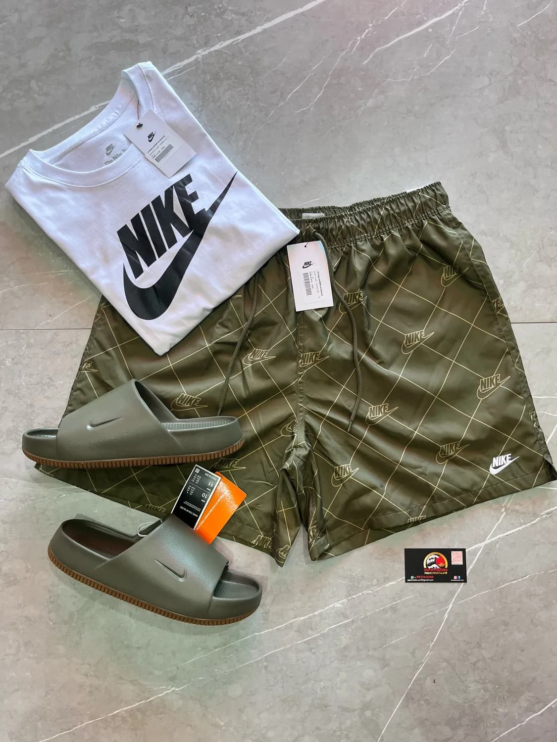 Kit Nike: camiseta branca e short verde oliva